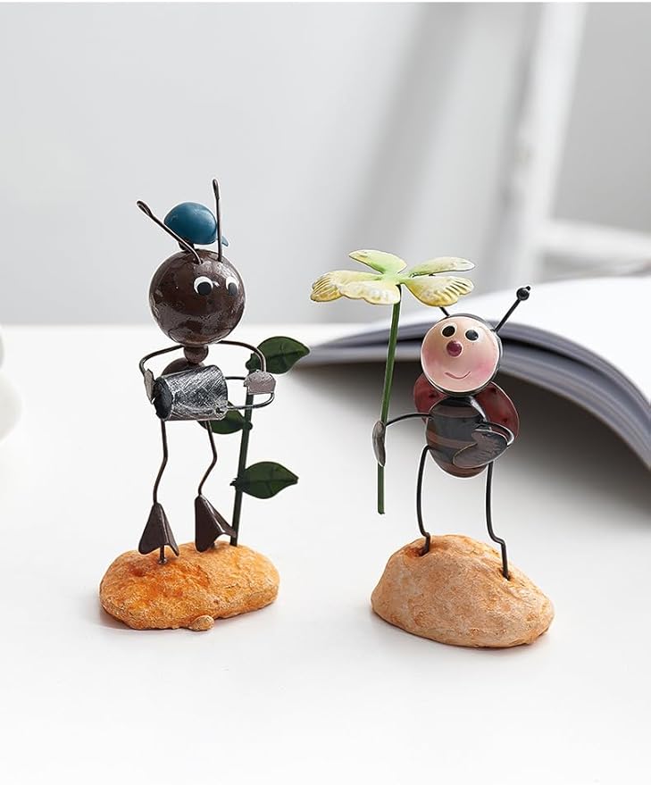 Creative Fairy Tail World Ant Ladybug Figurine Statue, Room Office Desk Outdoor Fence Lawn Ornaments Garden Decoration Ant Figure Help Relax Collection Bedroom Healing Heart Good Mood -Shovel Ladybug