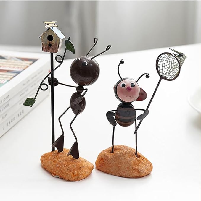 Creative Fairy Tail World Ant Ladybug Figurine Statue, Room Office Desk Outdoor Fence Lawn Ornaments Garden Decoration Ant Figure Help Relax Collection Bedroom Healing Heart Good Mood -Shovel Ladybug
