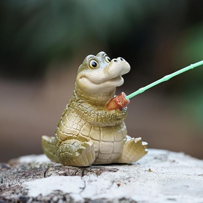 Crocodile Statue Garden Decor for Outside 2.56in,Interesting Crocodile Fishing Statue，Suitable for Easter, Indoor and Outdoor Decoration