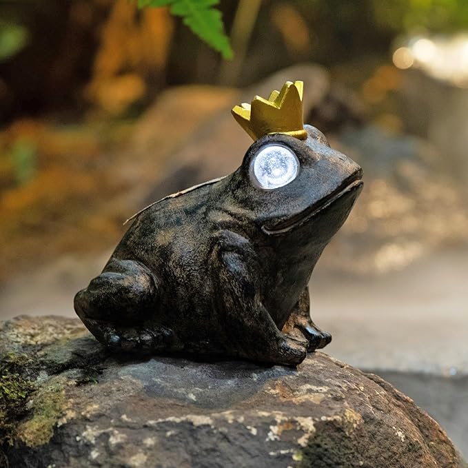 Garden Decor Statue Frog Prince,Solar Statue Decor Frog Prince,Resin Frogs Figurine with Solar Light for Patio,Balcony,Yard,Lawn Ornament,Perfect Garden Gift